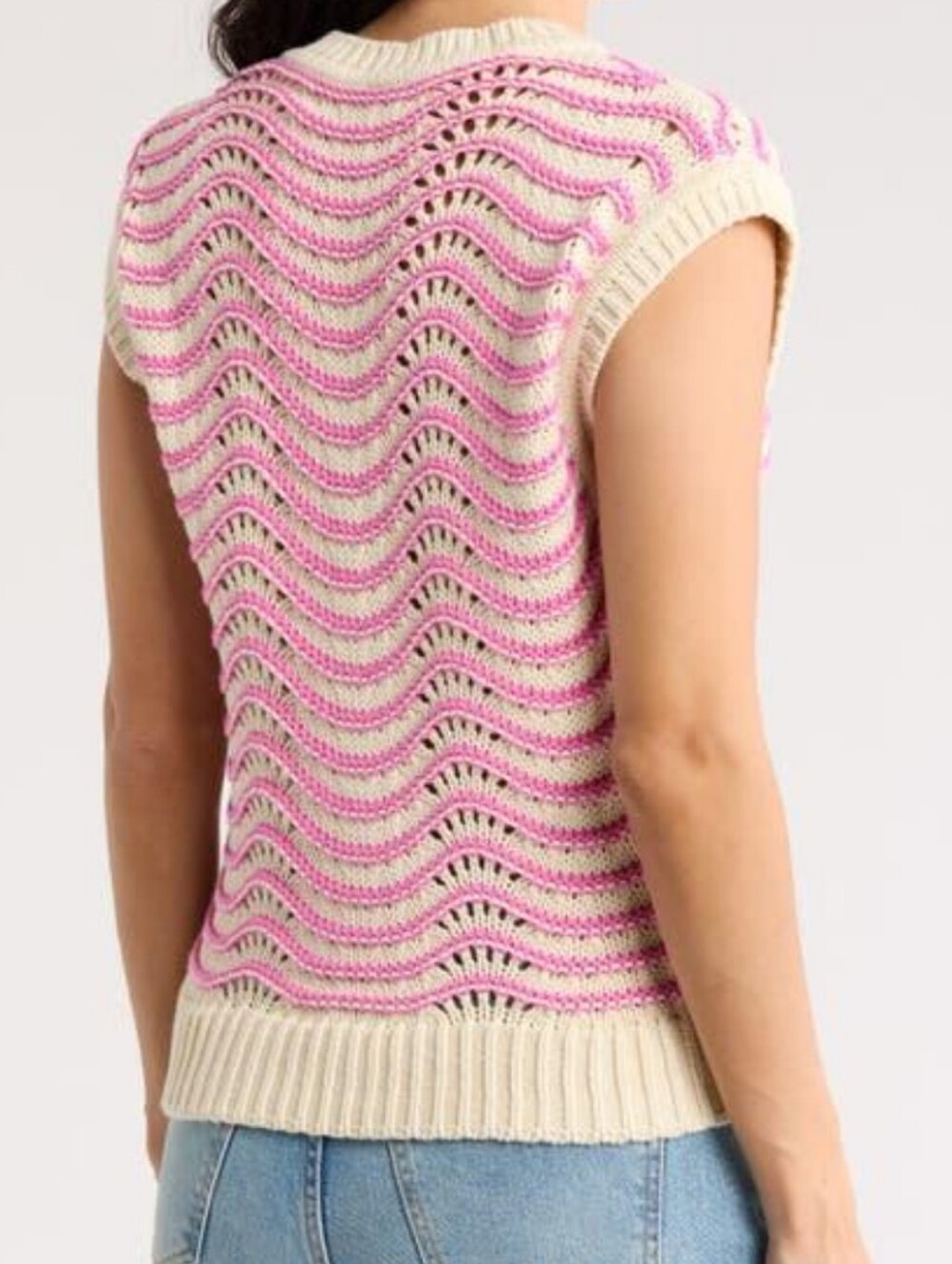 Sleeveless Knit Chevron Sweater Vest in Pink & Cream Melrose And Market Medium